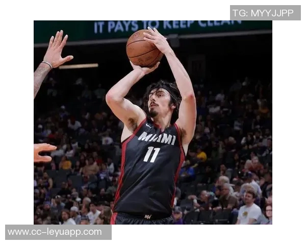 哈克斯表现出色14投7中贡献17分4篮板3助攻1盖帽助球队取得胜利