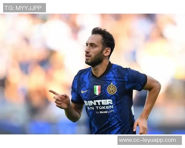 恰尔汗奥卢四场比赛打入四球荣膺国米十月最佳球员称号