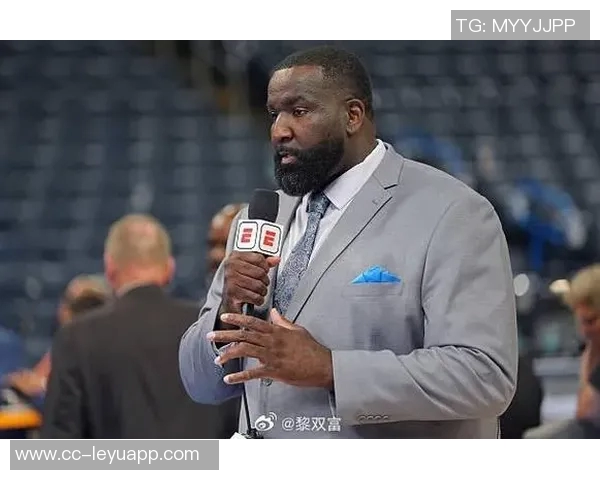 浓眉不愿长期担任中锋角色帕金斯对其态度感到失望期待新赛季使命感