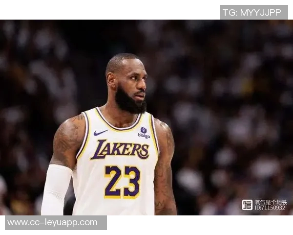 詹姆斯强调团队合作的重要性以身作则激励队友共同进步